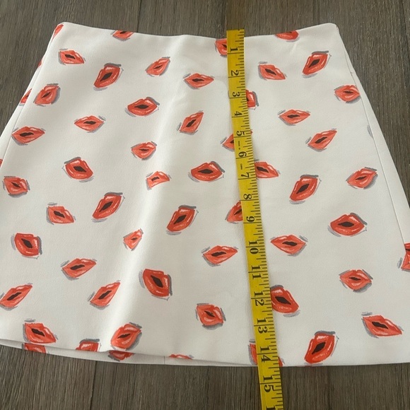 Zara High Waist ZW Collection White and Red Lip Print Mini Skirt. Sz Extra Small - Picture 5 of 5